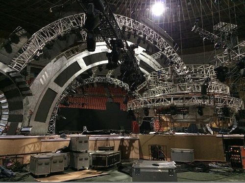 光影交织的青春舞台——2014年优酷土豆网YC青春的选择颁奖典礼舞台美术设计与策划解析